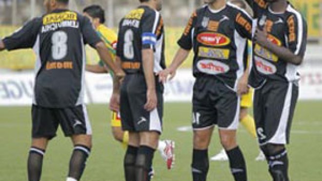 ممولو الوفاق يربطون مساعداتهم بالحصول على المشاريع الاستثمارية