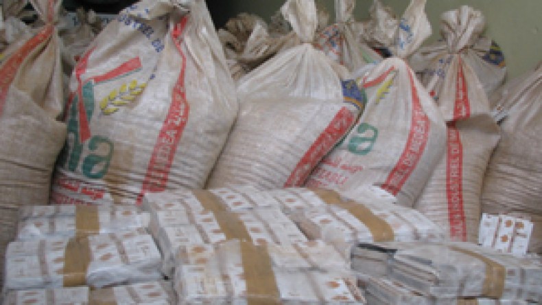 220 مليون كيس شمة مخلوطة بفضلات الحيوانات وزيوت السيارات