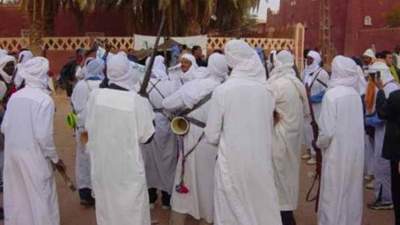 المهاجرون الأفارقة يرافقون الفرق الفلكلورية و”الزومبا” تجتاح الأعراس