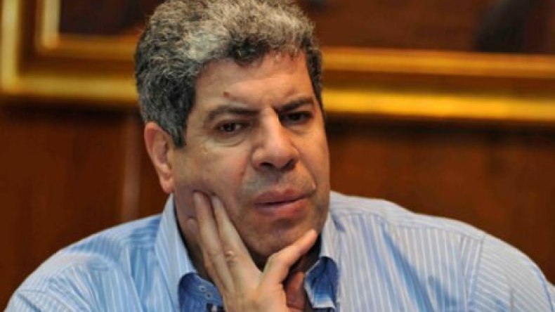 أنصار الأهلي يقتحمون “مودرن سبورت”..وشوبير يستغيث بالرئيس مرسي