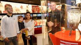 هني يزور رفقة زوجته متحف سبارتاك موسكو