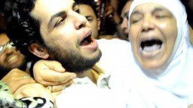 لحظات الإفراج عن مراسل “الجزيرة” عبدالله الشامي ولقاؤه والدته