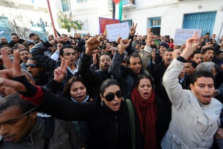 Over one million Algerians born in Tunisia are living hard time