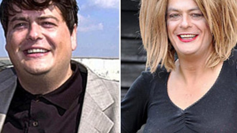 عميل المخابرات البريطانية الذي كشف “خطة” لها لاغتيال القذافي يتحول الى.. امرأة!