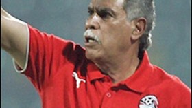 شحاتة: «الكاميرون  أقوى  من  الجزائر»