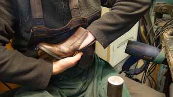 حوار مع صديقي الإسكافي الحكيم