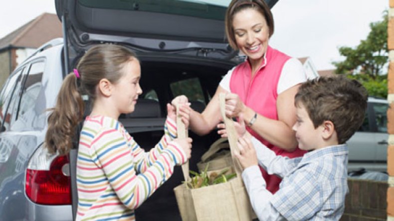 هكذا تستمتعين بالتسوق مع طفلك