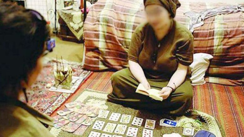 حبس مشعوذة نهبت 300 مليون من عانس
