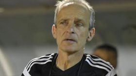 شورمان يشرع في معاينة منتخب كوريا الجنوبية