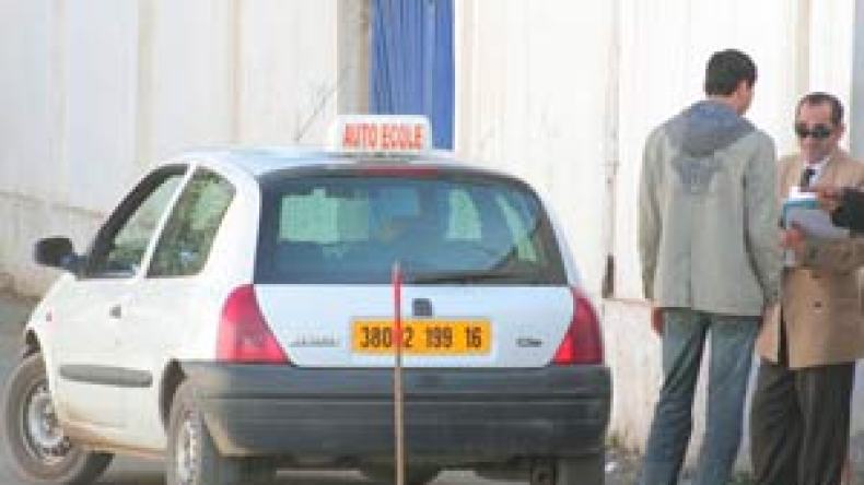 مدارس السياقة تلغي عشرات ملفات المترشحين ومواعيد مسبقة للتعليم