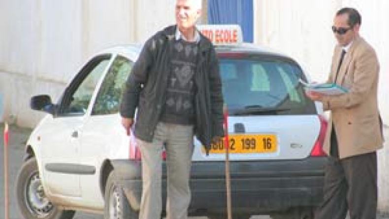 4700 مدرسة لتعليم السياقة تهدد بشن إضراب وطني