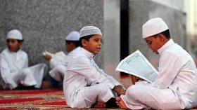 “هواتف نقالة” لتشجيع الأطفال على الصيام