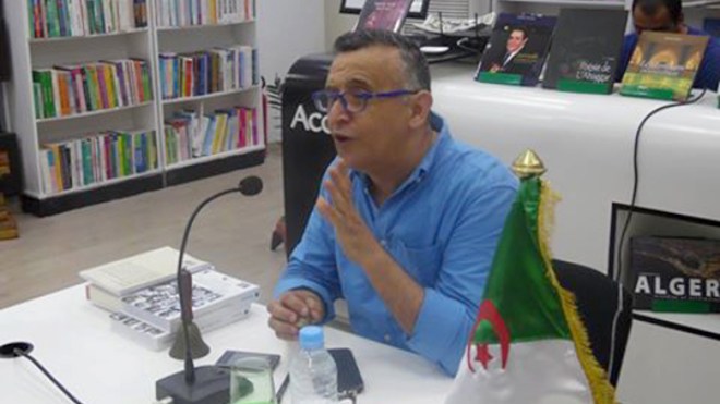 سيدي علي صخري: المطالعة قرينة الحرية ولا وجود لكتب أخلاقية وكتب سافلة