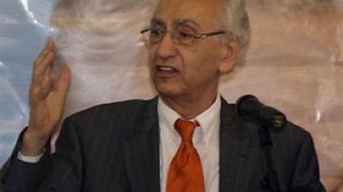 Aït Ahmed déconcerté par la levée du contrôle judiciaire du diplomate