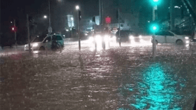 أمطار الخريف تشرّد عائلات وتجرف منازل وسيارات بالغرب