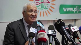 “الحرية والعدالة” يدعو إلى الالتفاف وراء “قيادة حقيقة”