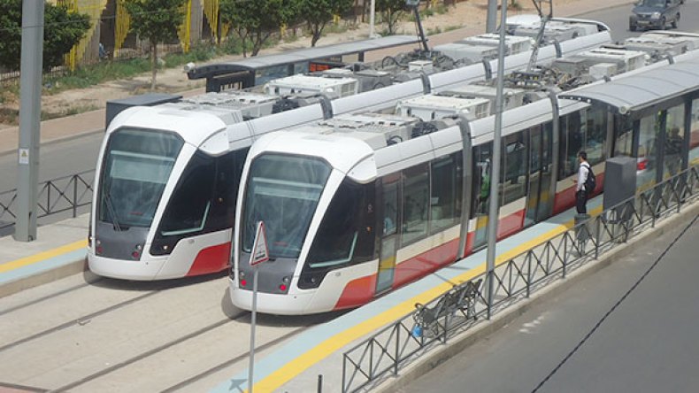 “القمامة” توقف تجارب الترامواي بسيدي بلعباس