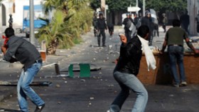 تونس تحترق وبن علي يطرد أقرب المستشارين