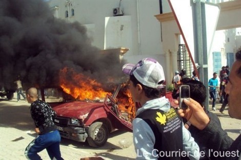 Maintien du couvre-feu à Sidi Bouzid, tractations politiques à Tunis