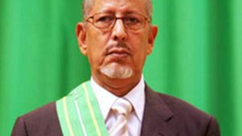 الرئيس الموريتاني المخلوع يتهم العسكر بتنظيم تظاهرات ضده