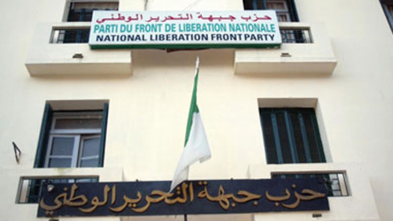 الغاضبون يقتحمون مكتب بلخادم ويجمعون 180 توقيعا للإطاحة به