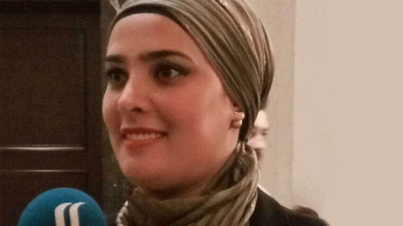 سوء المعاملة والحجز على أزيائي كانا جزائي بعدما شرّفت الوطن!