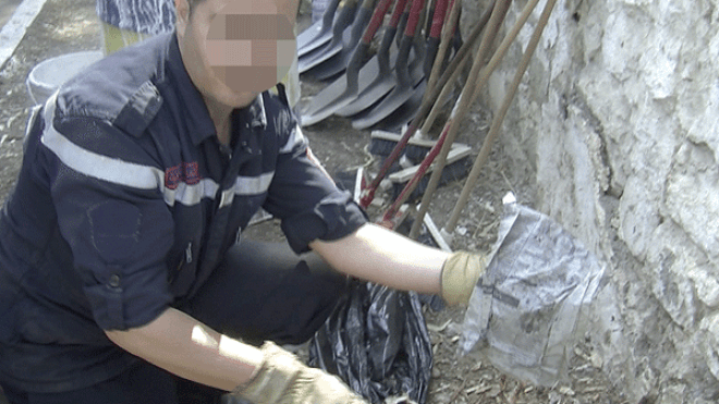 طلاسم وصور مقيّدة بأقفال وسط أضرحة الموتى بقالمة