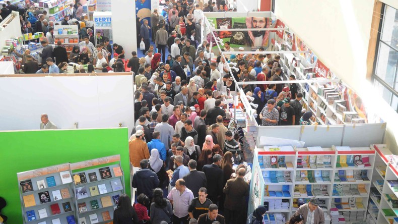 زعماء‮ ‬أحزاب‮ ‬سياسية‮ ‬يقتحمون‮ ‬عالم‮ ‬التأليف‮ ‬وينافسون‮ ‬أسماء‮ ‬معروفة