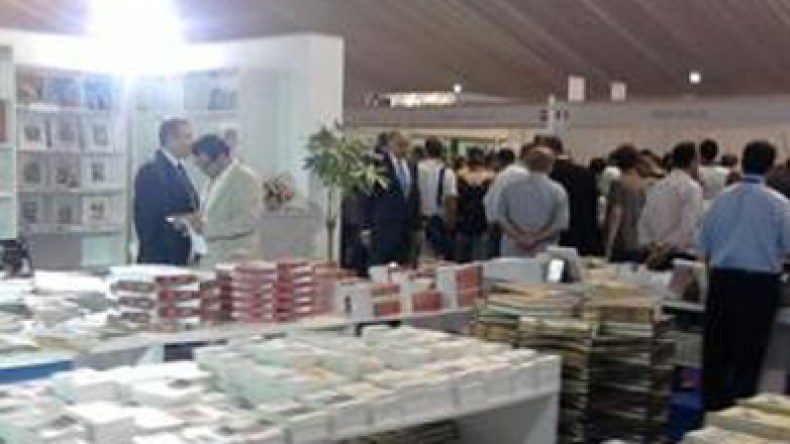 كتب تدعو إلى إلغاء الآذان وتعتبر السجود لله مذلة والصلاة مقرفة والفاتحة بدعة