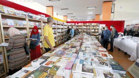 الجزائريون لا يهتمون فقط بالكرة والدليل هو معرض الكتاب