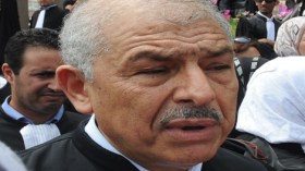سيليني يجتمع بالمحامين تحت الأمطار