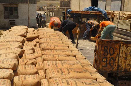 La gendarmerie fait “tomber”  les “empereurs” du ciment à l’est : 285 impliqués dont des cadres bancaires, « enterrant » 10 000 logements destinés aux démunis