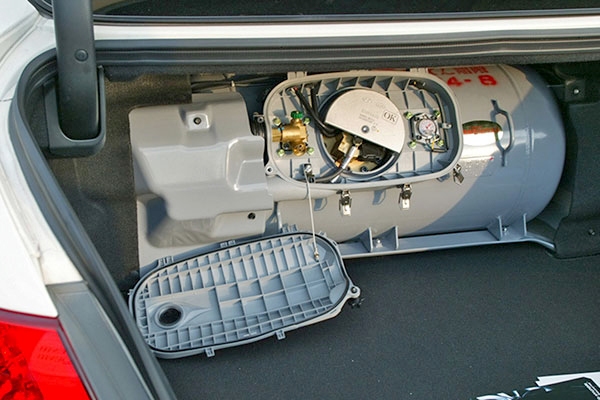 Sellal orders to transfer mines personnel to industry ministry