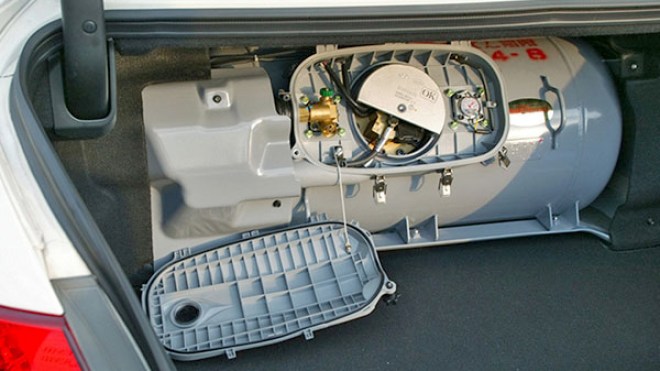 سلال يأمر بتحويل مستخدمي المناجم من وزارة الطاقة إلى الصناعة