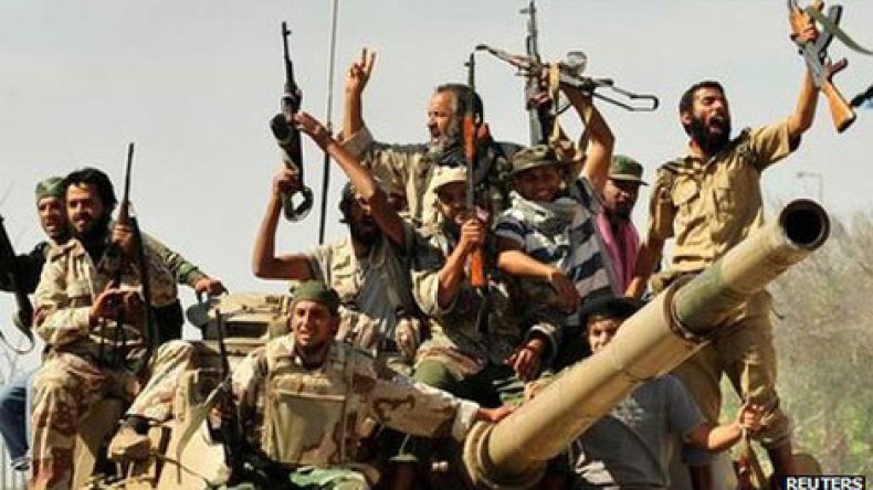 مسلحون يسرقون 54 مليون دولار من شاحنة أموال في ليبيا