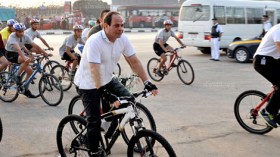 ستّ “سقطات” للسيسي في ماراطون الدراجات