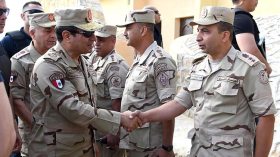 السيسي بالزي العسكري في سيناء