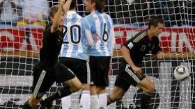 الماكينات الألمانية تقسو على مارادونا ولاعبيه برباعية نظيفة