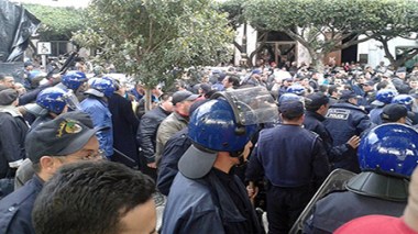 Alger: arrestation de 20 partisans du FIS et de Barakat