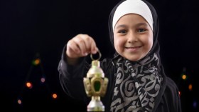 عليكم بتحبيب أبنائكم فيه لا إجبارهم فالدين دين يسر