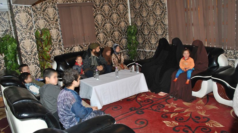 إرهابي و12 فردا من ثلاث عائلات يسلمون أنفسهم للجيش بسكيكدة