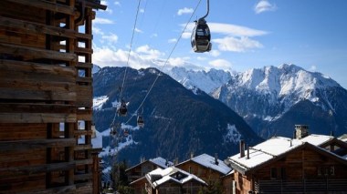 200 Britanniques en quarantaine s’évadent d’une station de ski suisse