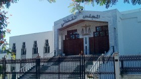 18 شهرا حبسا لسكير حطم أعمدة لتعليق الراية الوطنية