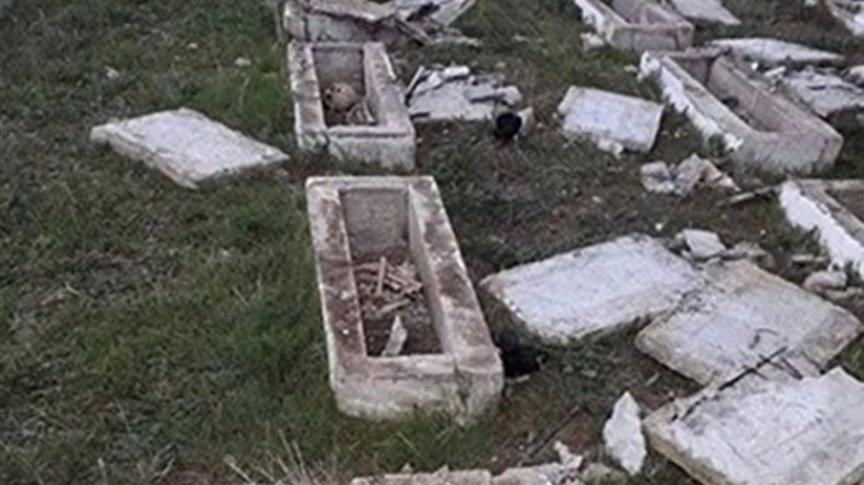 مجهولون يحطمون قبور الشهداء بمقبرة واد زقار بسكيكدة