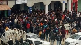 “شائعات” فيسبوكية تخرج مئات العاطلين إلى الشارع بسكيكدة