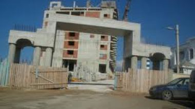 Skikda: enquête sur la construction de logements promotionnels dans un stade.