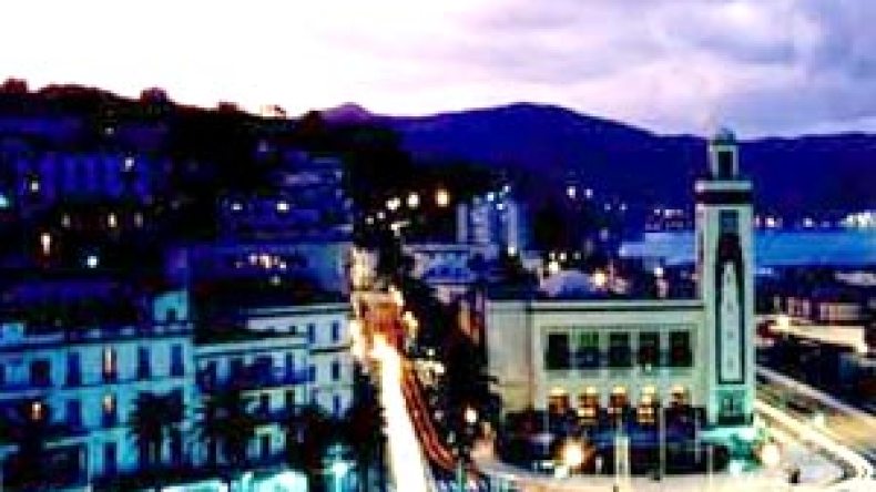 استخرج شهادة ميلاد فوجد نفسه متزوجا برجل