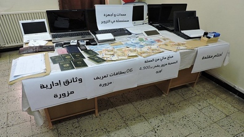 الإطاحة بشبكة تزوير رخص السياقة وجوازات السفر