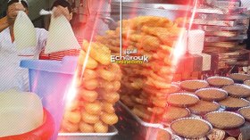 جزائريون يحولون بيوتهم إلى محلات لبيع الزلابية وقلب اللوز والشاربات