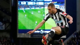 Slimani: le corps en Premier league, l’esprit à Belcourt!  